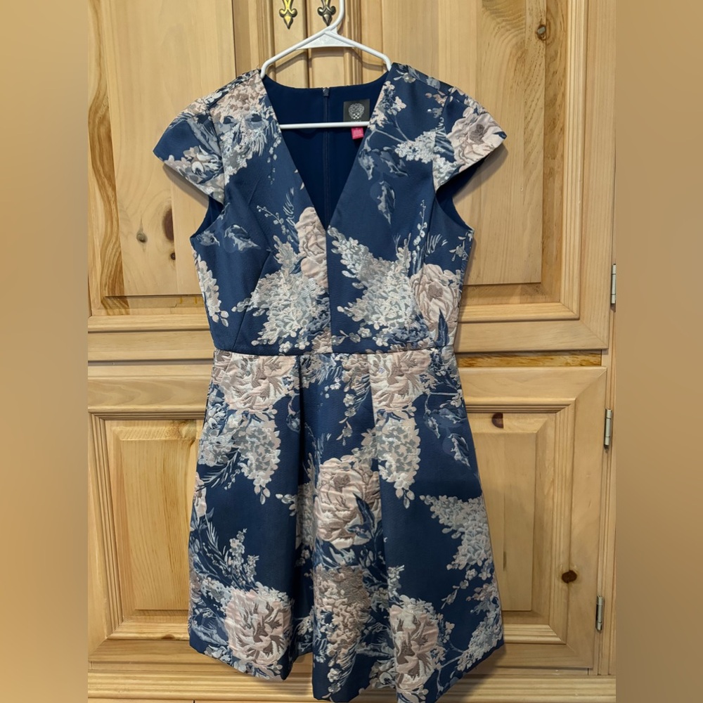 Vince Camuto Dress/ Size 8 petite/ Navy Blue with Flower Pattern